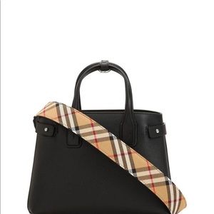 good as new, only been worn twice. comes with cards authentic.dustbag is missing